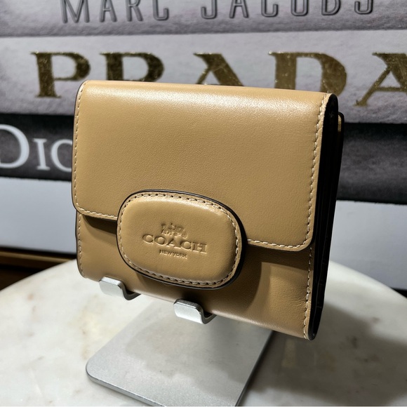Coach Eliza Small Tan Leather Wallet NWOT - Picture 3 of 10